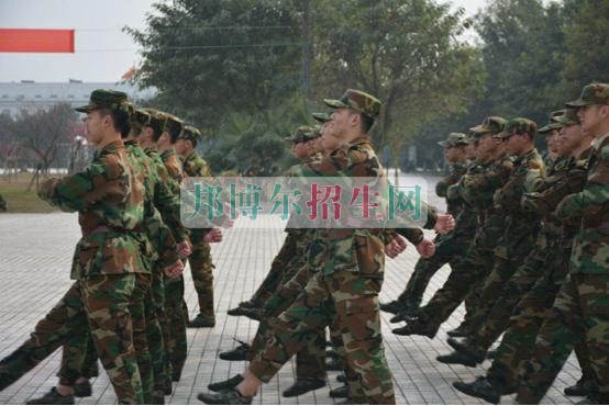 西翔航空學(xué)院九江校區(qū)舉行軍訓(xùn)匯演暨開學(xué)典禮