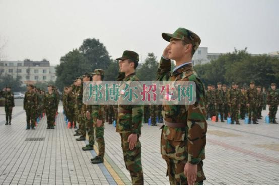 西翔航空學(xué)院九江校區(qū)舉行軍訓(xùn)匯演暨開學(xué)典禮