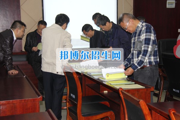 四川省德陽市師培機(jī)構(gòu)負(fù)責(zé)人來重慶市江津區(qū)師范進(jìn)修學(xué)校考察教師教育工作