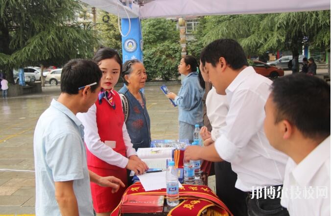 六枝特區(qū)職業(yè)技術(shù)學(xué)校2020年報(bào)名條件、招生要求、招生對(duì)象