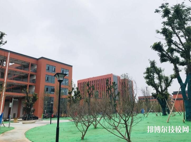 重慶五一高級技工學(xué)校2020年報(bào)名條件、招生要求、招生對象