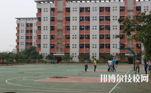 重慶大足職業(yè)教育中心2020年報名條件、招生要求、招生對象