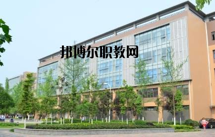 成都市恒輝技工學(xué)校2020年報名條件、招生要求、招生對象