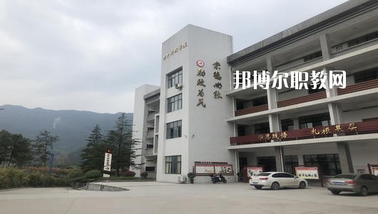 巴中市巴州區(qū)化成職業(yè)中學校2020年招生辦聯(lián)系電話