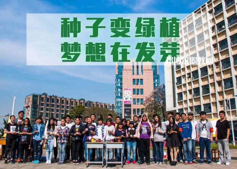 江蘇傳媒學(xué)校2022年報名條件、招生要求、招生對象