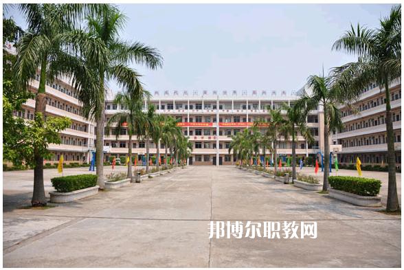 重慶益民技工學(xué)校2022年報名條件、招生要求、招生對象