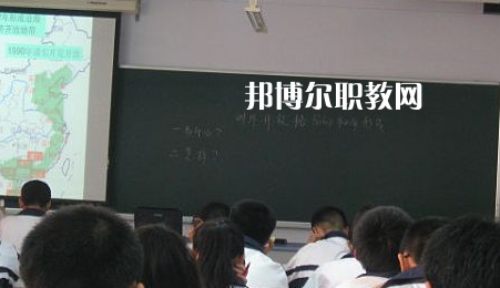 紫云民族職業(yè)技術(shù)中學(xué)2022年招生辦聯(lián)系電話