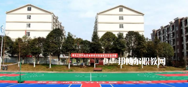 南充工貿(mào)科技職業(yè)學(xué)校2022年學(xué)費(fèi)、收費(fèi)多少
