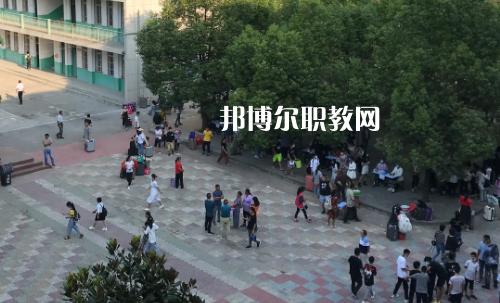 老河口職業(yè)技術(shù)學(xué)校2022年報名條件、招生要求、招生對象