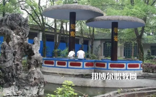 湘鄉(xiāng)市華光電子工業(yè)學校