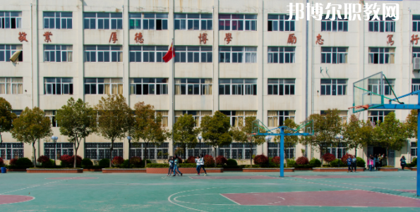 南京工業(yè)技術(shù)學(xué)校地址在哪里，哪個(gè)地區(qū)，哪個(gè)城市?
