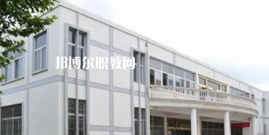 江蘇省金湖中等專業(yè)學(xué)校地址在哪里，哪個地區(qū)，哪個城市?