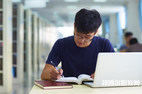 廣西哪里的中職學(xué)校能讀計算機專業(yè)